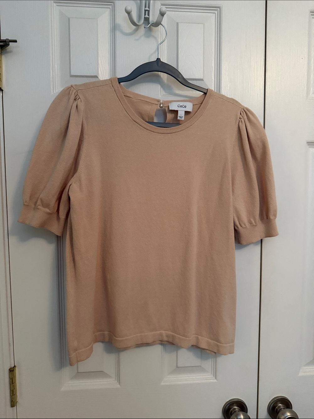 Women's CeCe Puff Sleeve lightweight Sweater Knit Top in Creamy Tan L